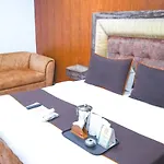 Roomshala 004 Hotel Mannat - Shalimar Bagh