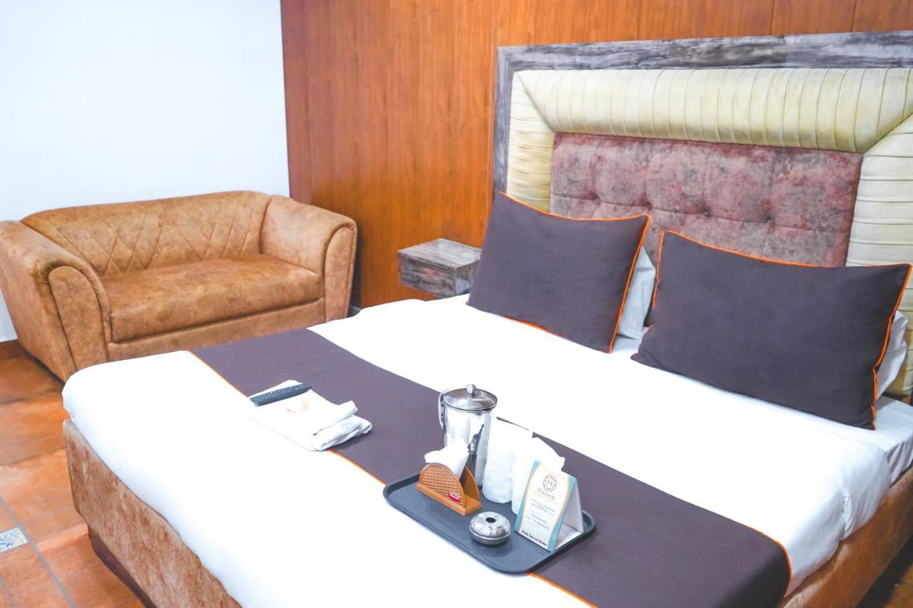 Roomshala 004 Mannat - Shalimar Bagh 3* New Delhi